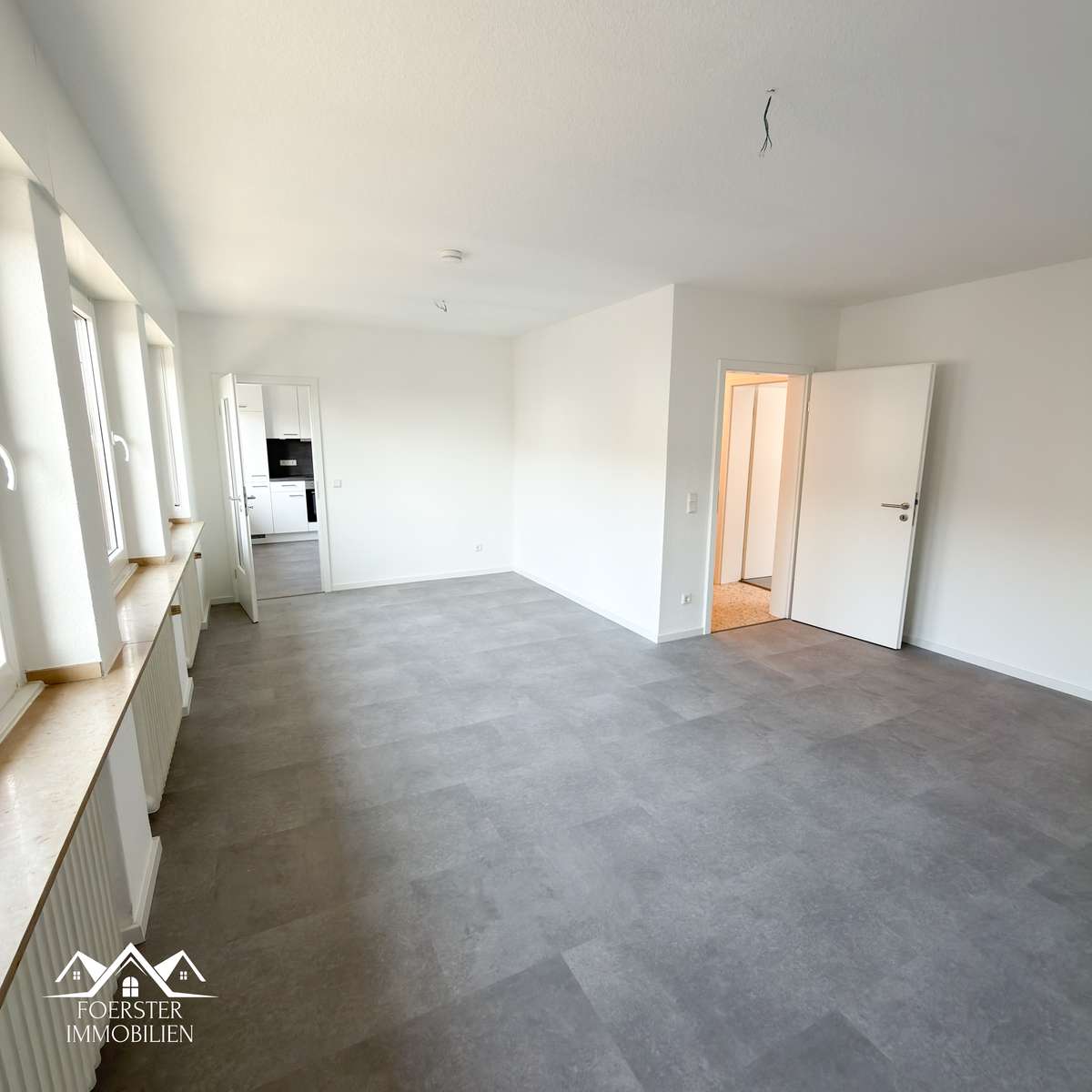 Sanierte 3 Zimmer Wohnung 1.OG im Zweifamilienhaus - Foerster Immobilien